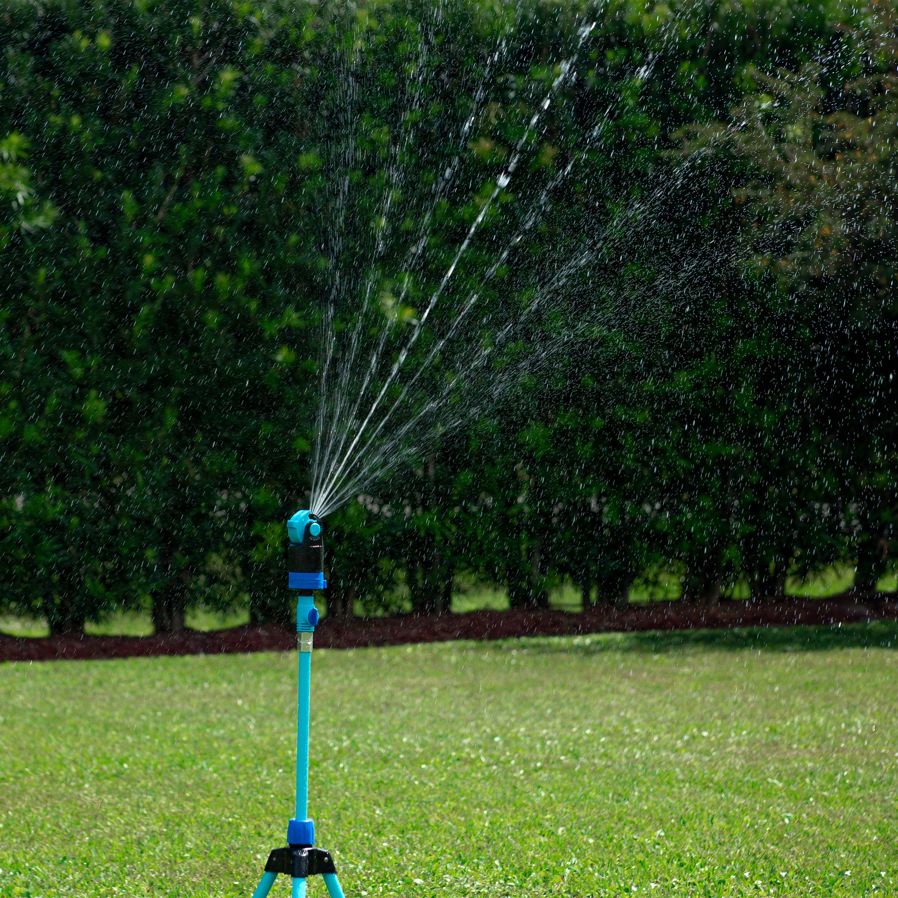 Multi spray setting for the Aqua Joe Indestructible Turbo Drive 360 Degree Telescoping Tripod Lawn and Garden Sprinkler and Mister.