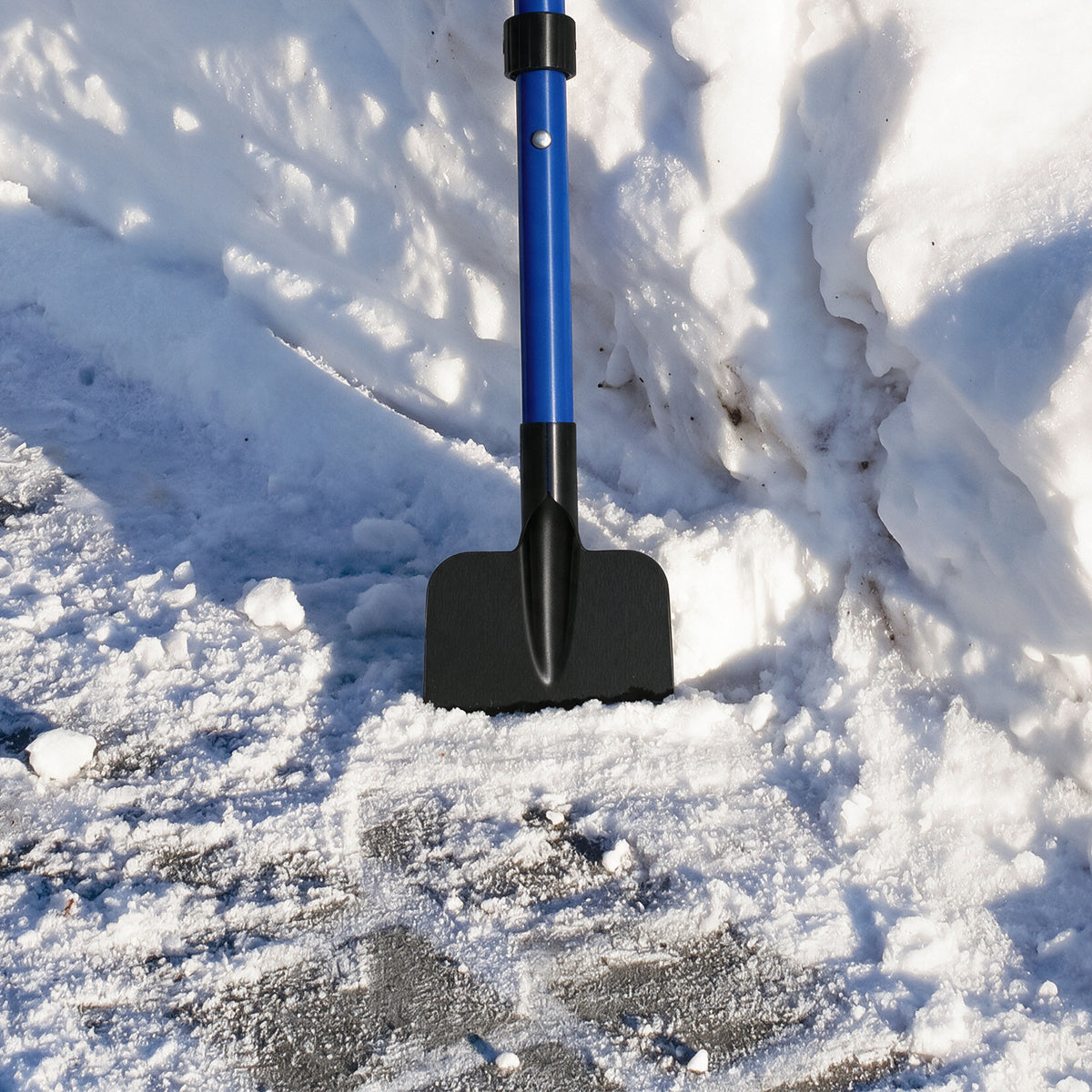 Snow Joe SJEG800 lifestyle image two