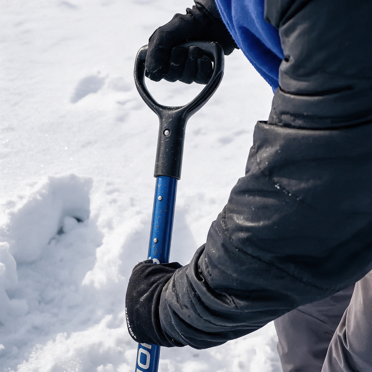 Snow Joe SJEG800 lifestyle image three